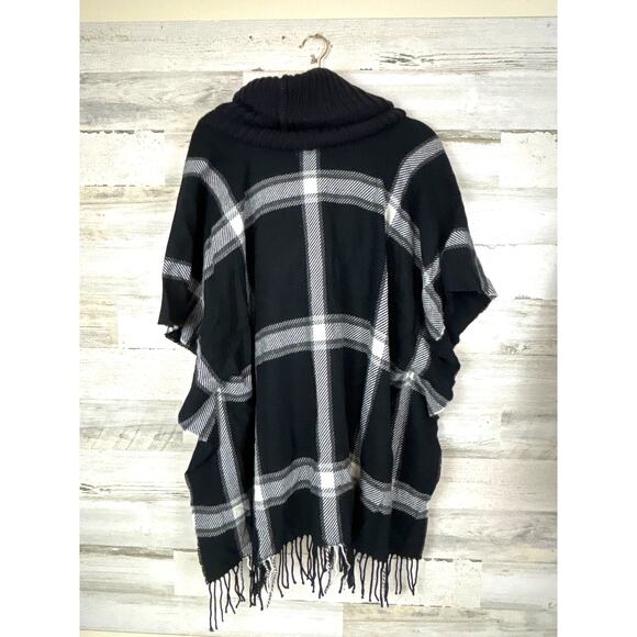 Fraas Women’s One Size Black White Plaid Turtleneck Fringe Poncho Sweater NEW - Picture 2 of 5